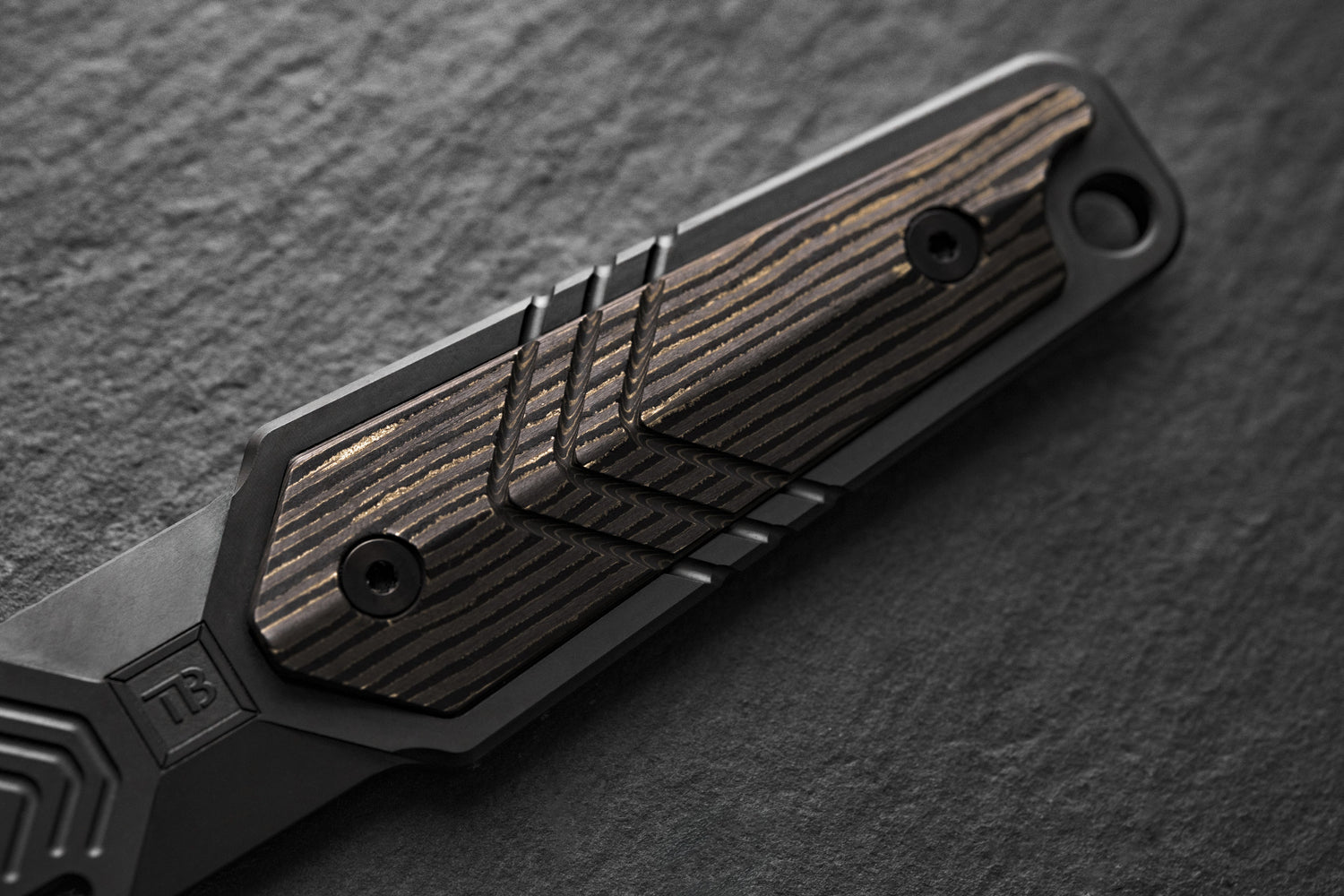 La Fibre de Carbone : Quand le Bushcraft passe en mode "Haute Technologie"