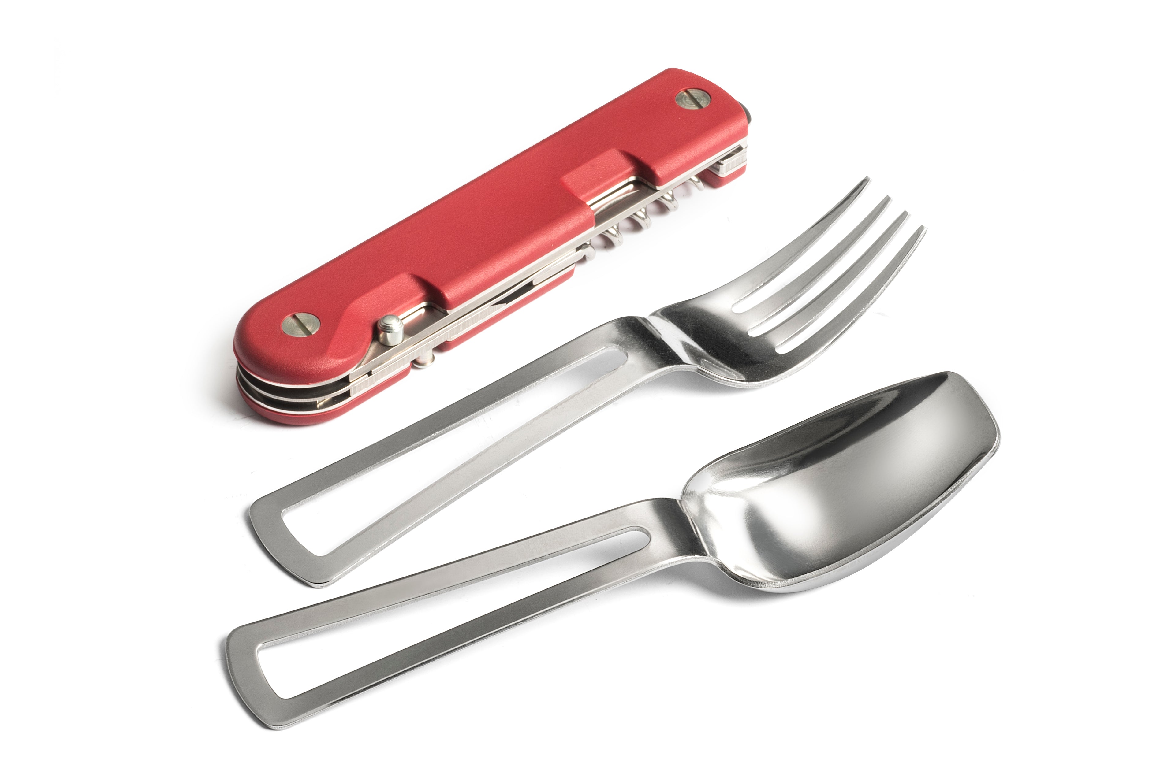 Couteau baroudeur rouge avec ses couverts sur fond blanc