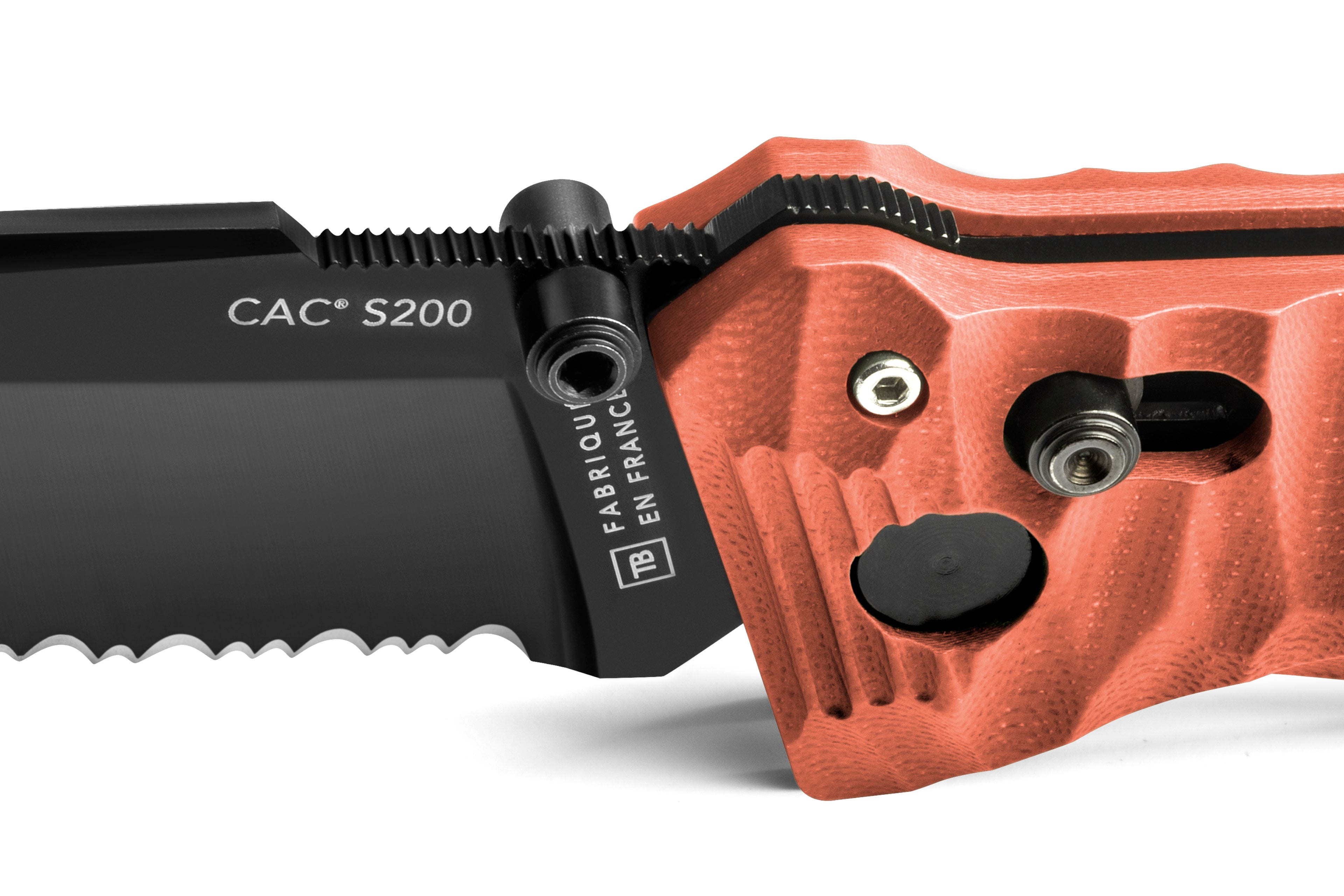 Zoom sur les serrations du couteau C.A.C. manche corail toxifié