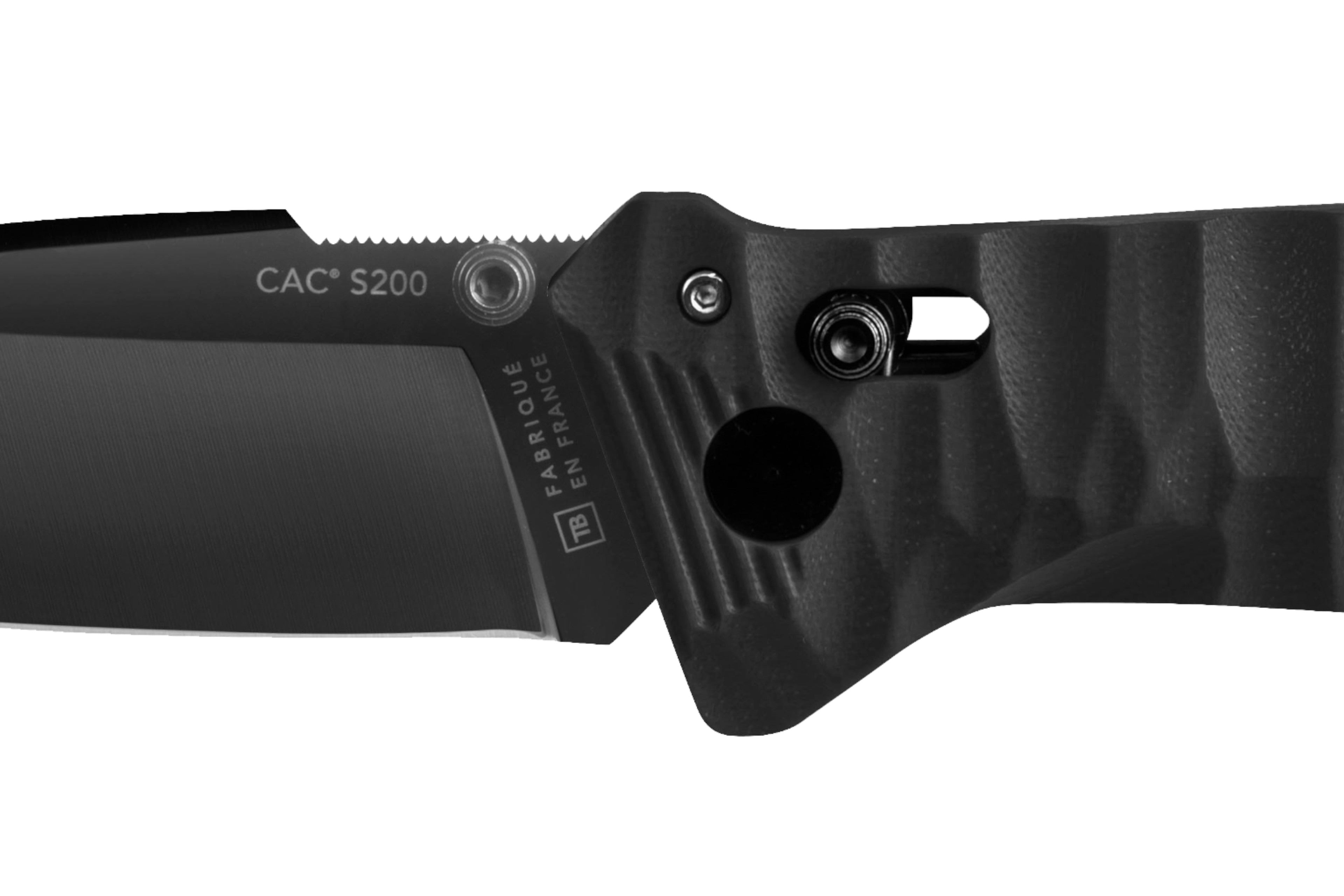 Zoom sur la lame lisse du couteau CAC manche noir toxifié