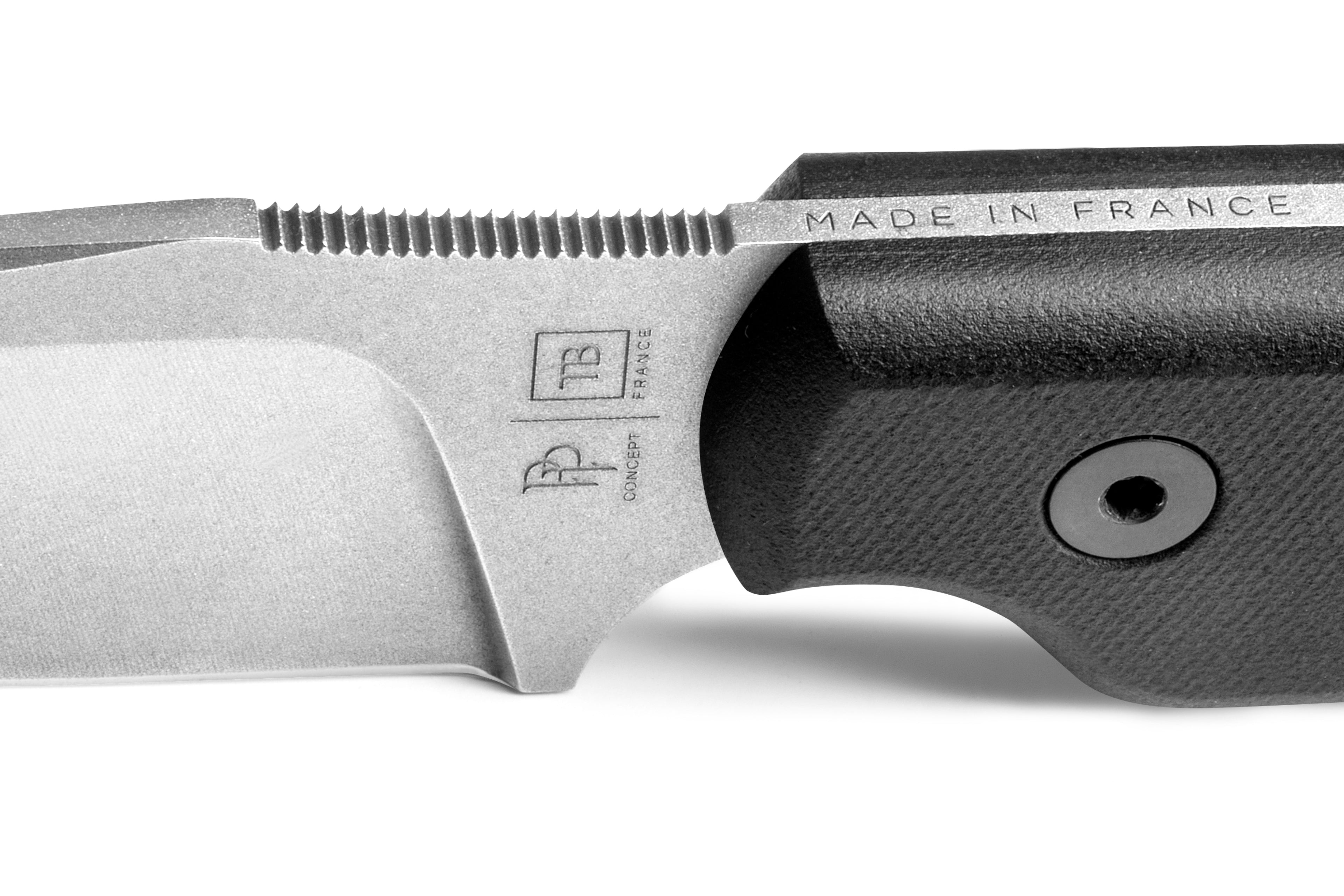 Zoom sur le marquage Couteau commandeur sur fond blanc manche G10 Lisse