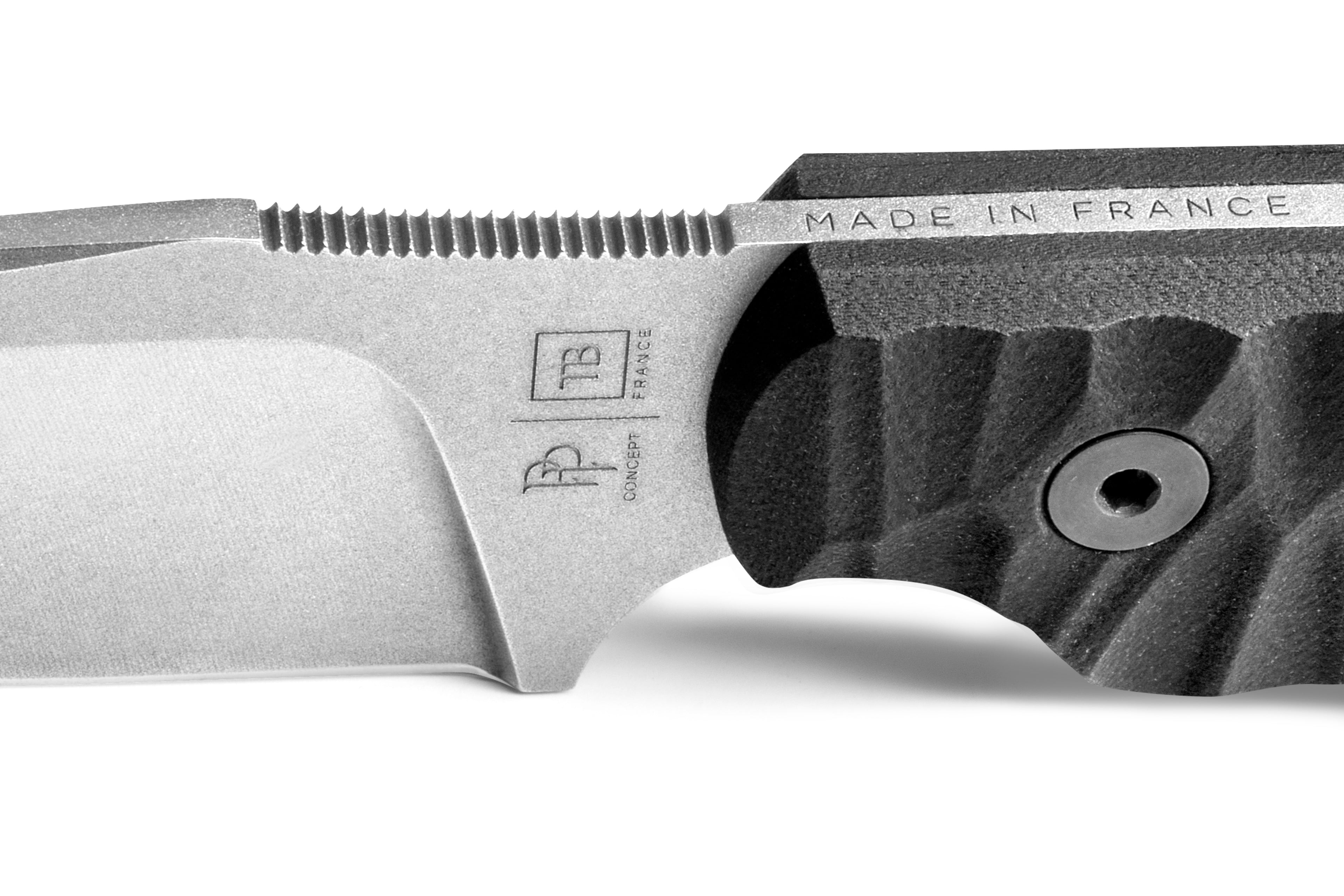 Zoom sur le marquage Couteau commandeur sur fond blanc manche G10 Toxifié