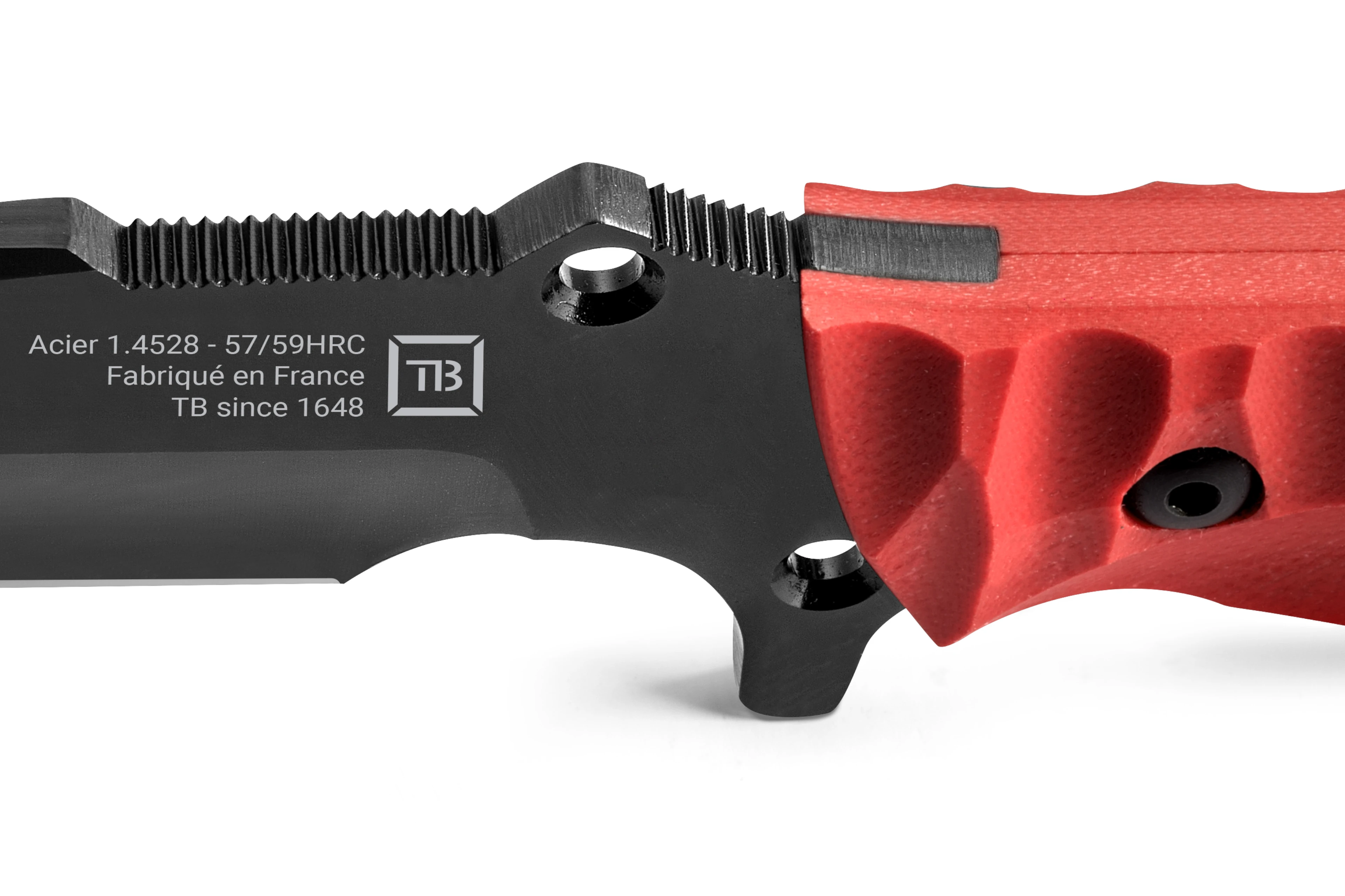 zoom sur la lame du couteau maraudeur avec nouveau marquage lame lisse manche en G10 rouge